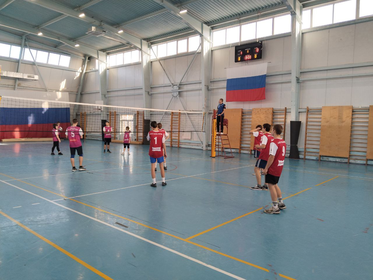 Участие во 2 туре игр Кубка ЛОКО по волейболу.