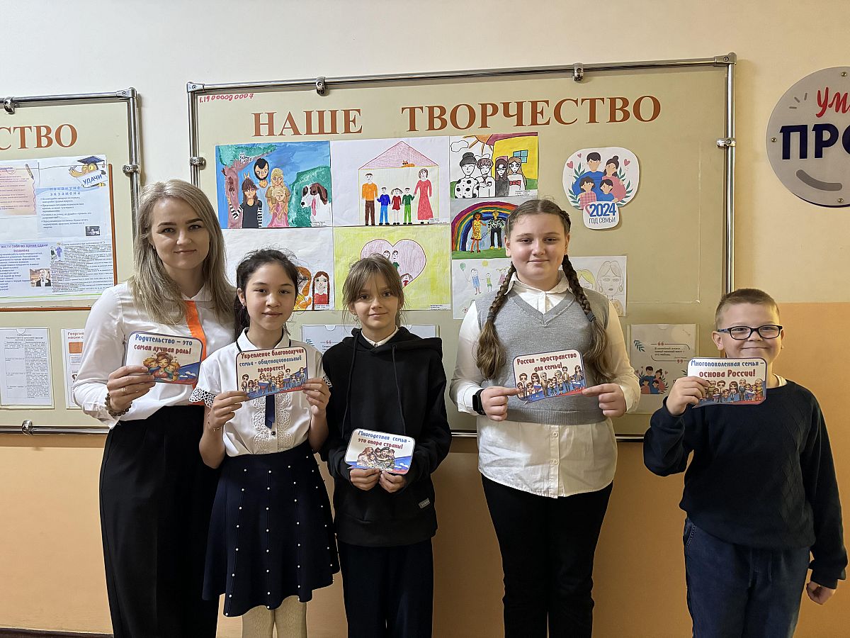 Международный день семьи. Выставка рисунков «Портрет моей семьи».
